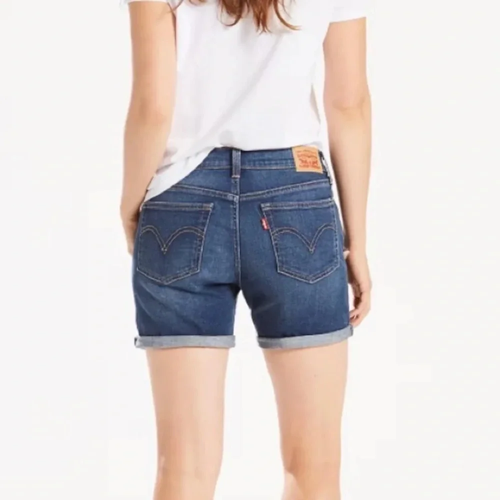 NWOT Levi’s Classic Shorts Dark Wash Denim Jean 34